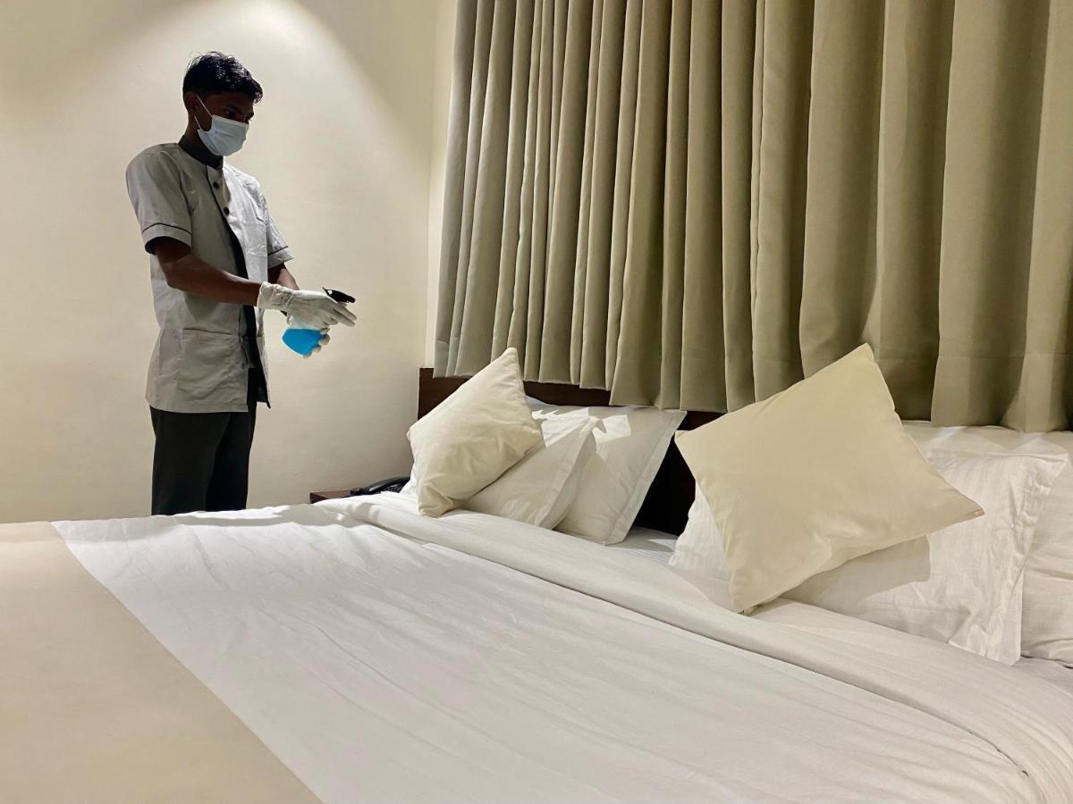 Hotel Vrindavan Palace Indore Exteriör bild