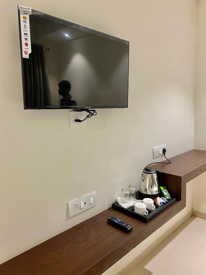 Hotel Vrindavan Palace Indore Exteriör bild