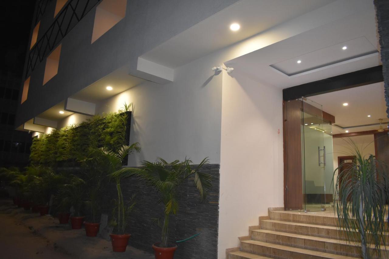 Hotel Vrindavan Palace Indore Exteriör bild