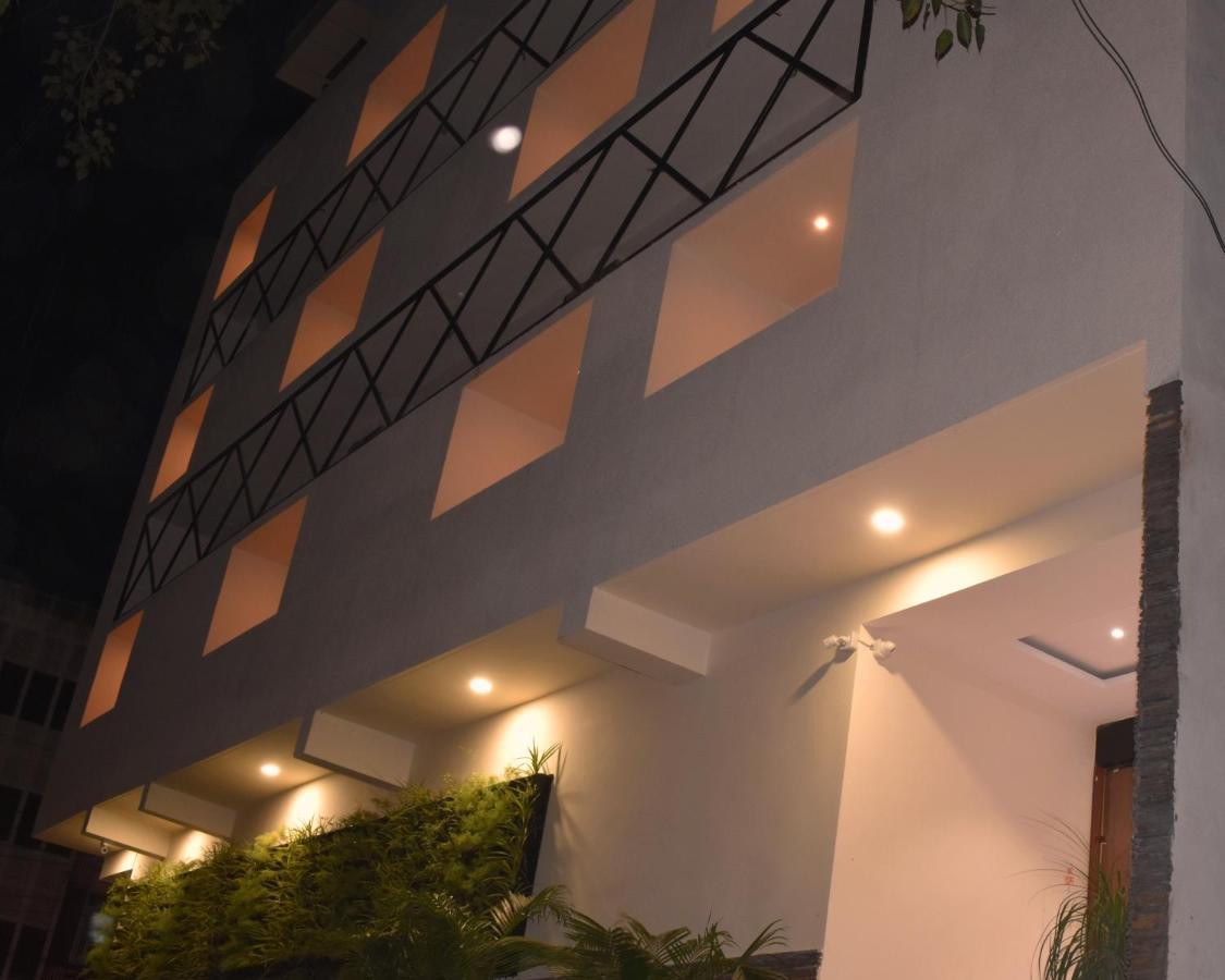 Hotel Vrindavan Palace Indore Exteriör bild