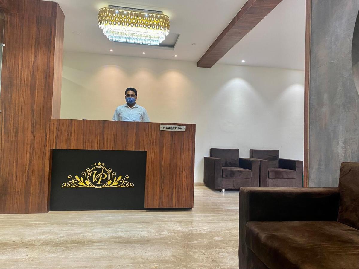 Hotel Vrindavan Palace Indore Exteriör bild