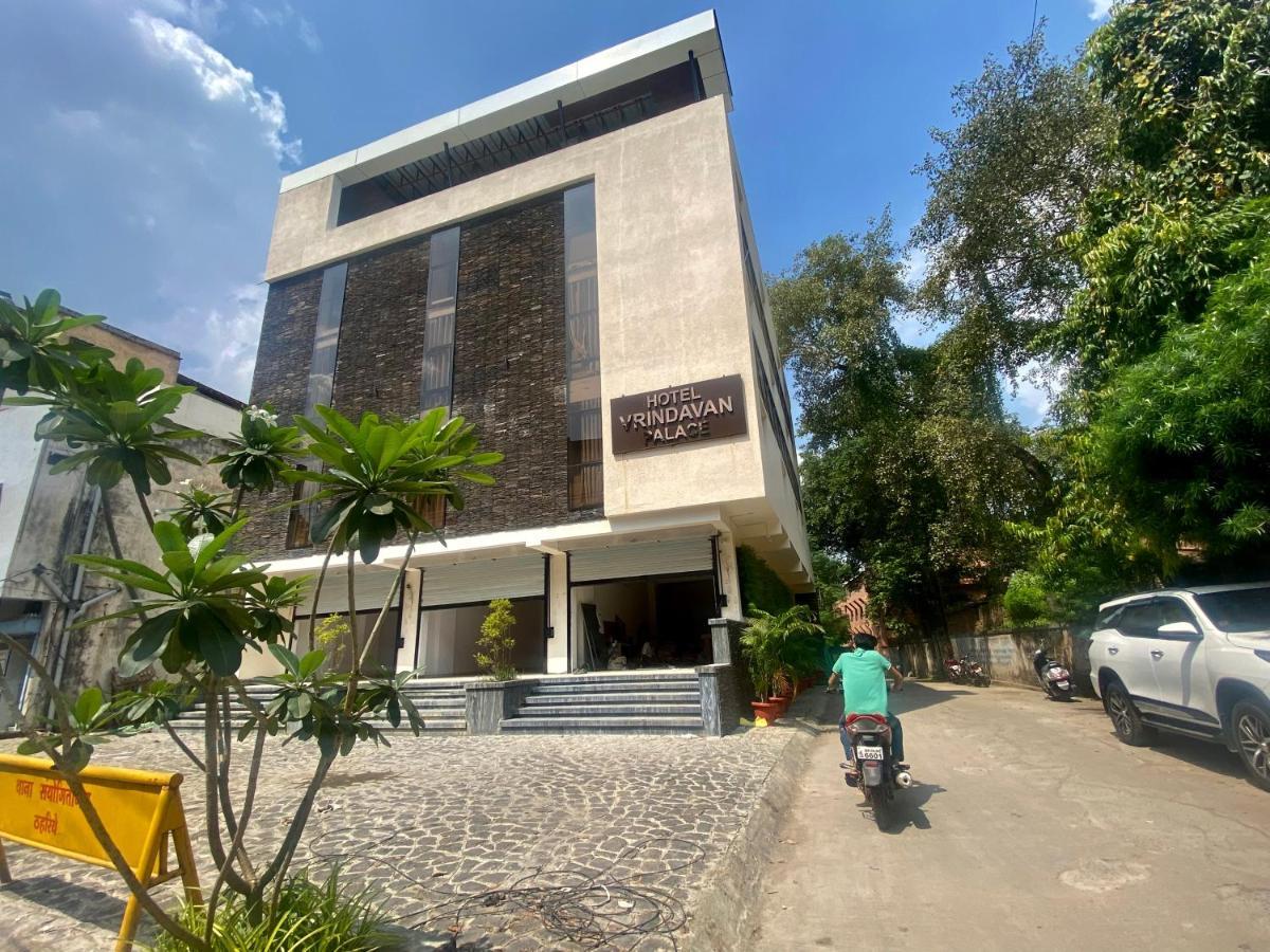 Hotel Vrindavan Palace Indore Exteriör bild