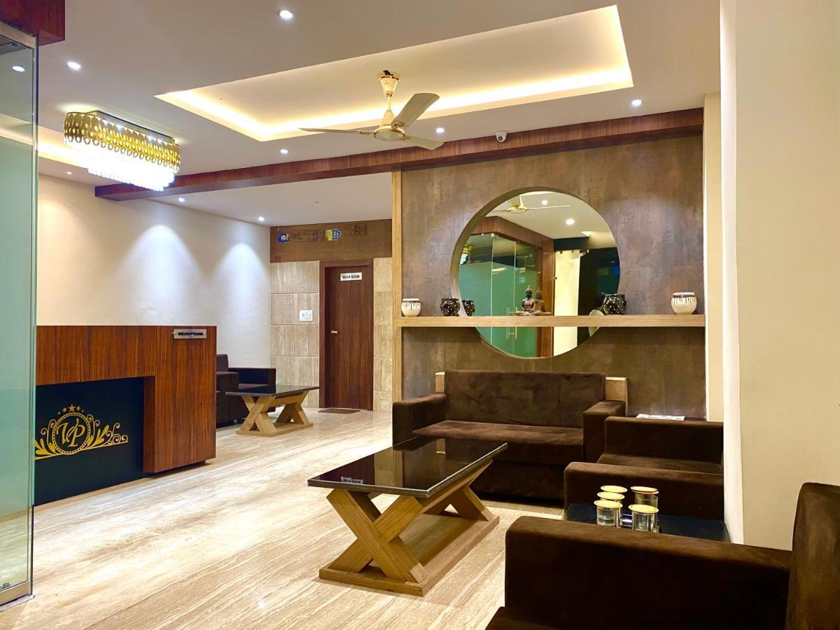 Hotel Vrindavan Palace Indore Exteriör bild