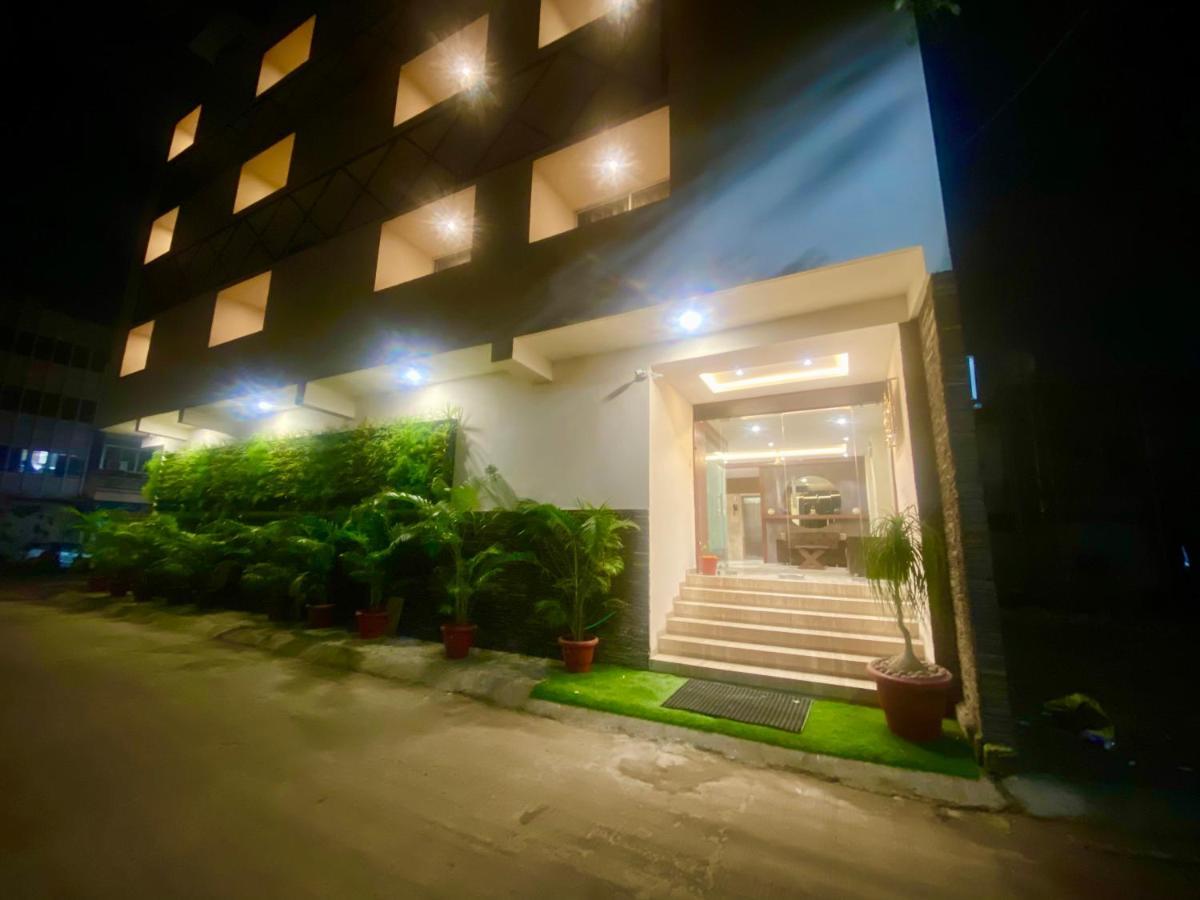 Hotel Vrindavan Palace Indore Exteriör bild