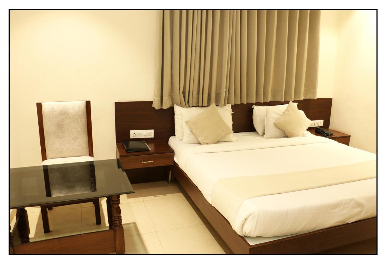 Hotel Vrindavan Palace Indore Exteriör bild