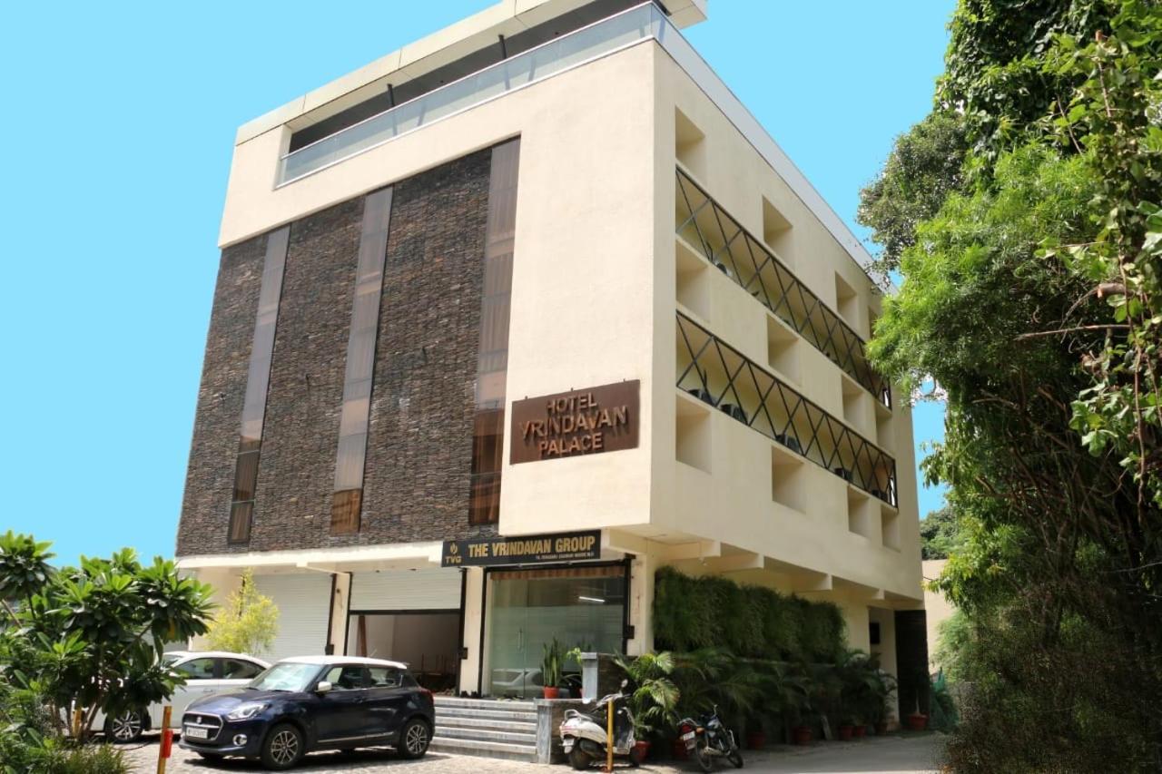 Hotel Vrindavan Palace Indore Exteriör bild